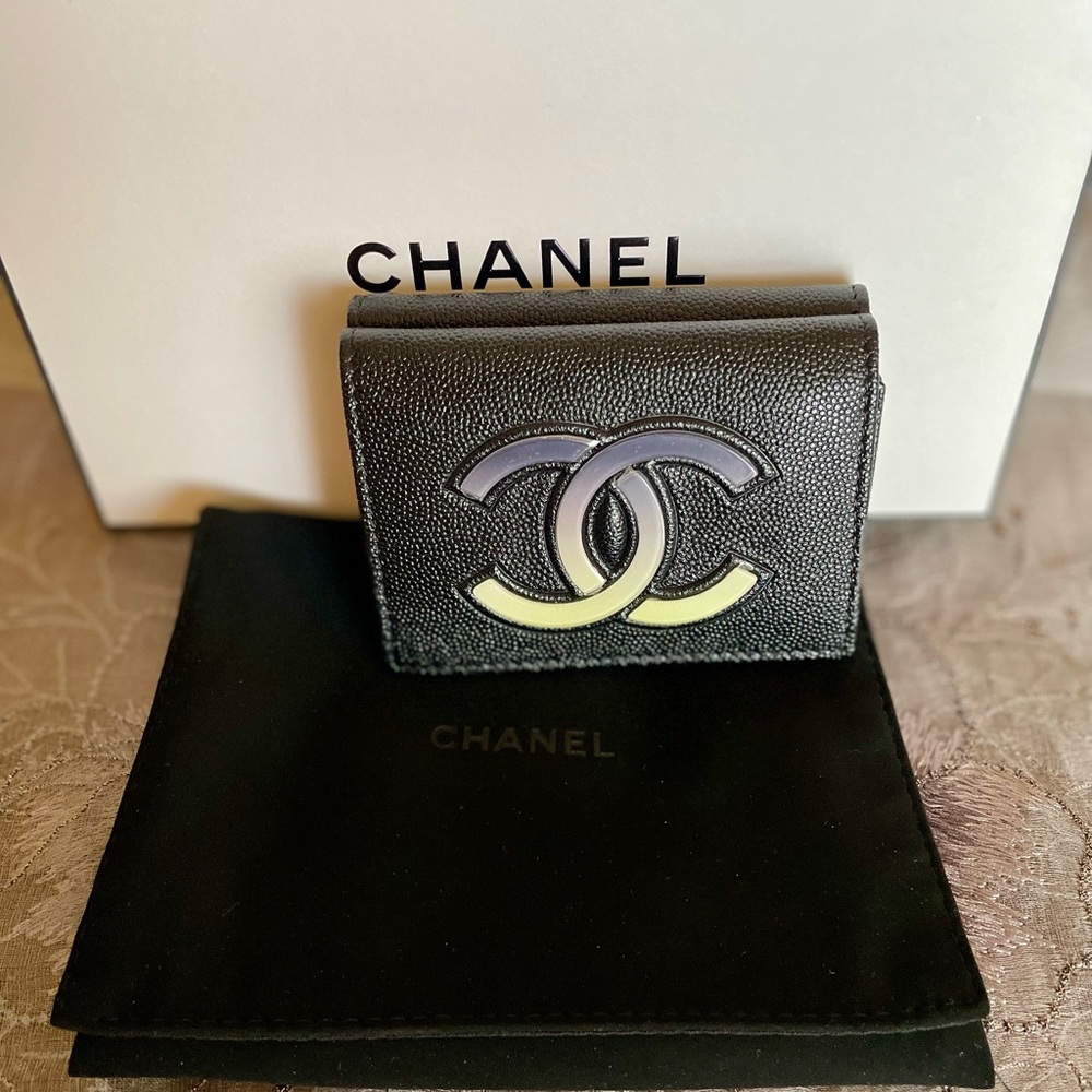 !NWT! CHANEL Black Caviar CC Logo Wallet